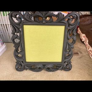 Earring/ jewelry holder. Or could be used for picture. Pins/ tacks not included